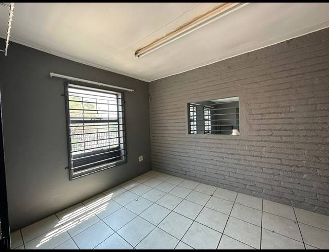 INDUSTRIAL PROPERTY TO RENT IN HALFWAY HOUSE